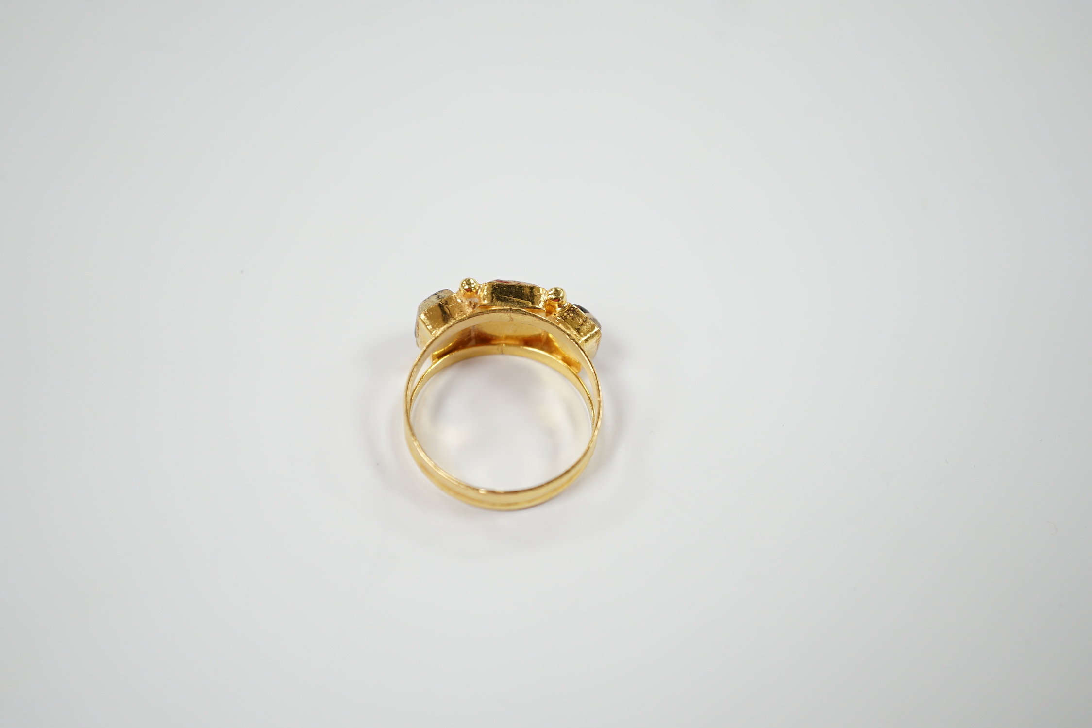 A continental yellow metal (stamped 875) and three stone hardstone set ring, size Q, gross weight 5 grams.